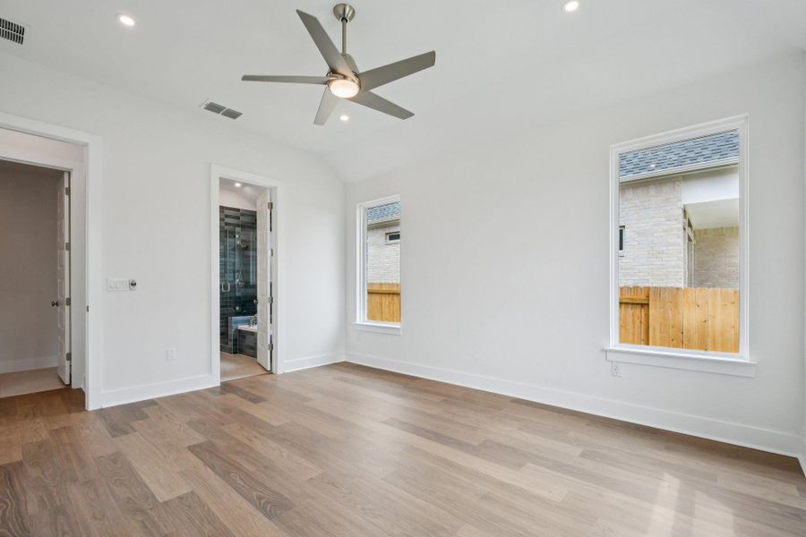 Spacious, unfurnished interior of a new home in Persimmon, Buda (Image 25). Spacious, unfurnished interior of a new home in Persimmon, Buda (Image 25).