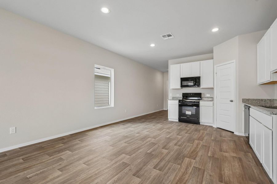 Spacious, unfurnished interior of a new home in Edgebrooke, Pflugerville (Image 22).