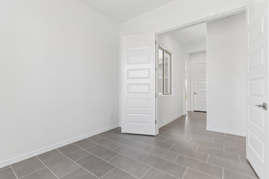 Spacious, unfurnished interior of a new home in Estrella, Goodyear (Image 26).