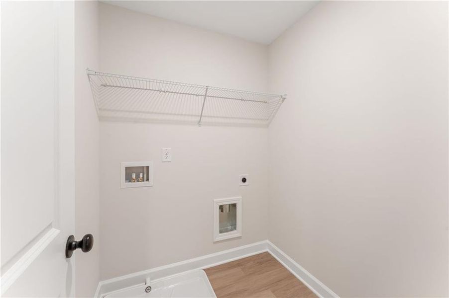 Spacious, unfurnished interior of a new home in Cherokee Township, Acworth (Image 16).