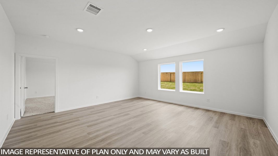 Representative unfurnished interior of a home built from the Glendale by D.R. Horton in Chapel Lakes, Montgomery (Image 15).
