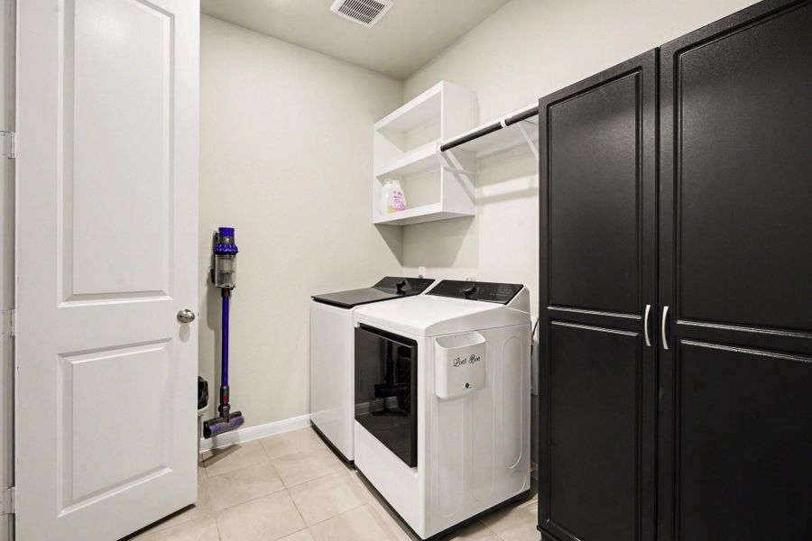 Furnished interior view inside a new home in Coastal Point, League City (Image 42). Furnished interior view inside a new home in Coastal Point, League City (Image 42).