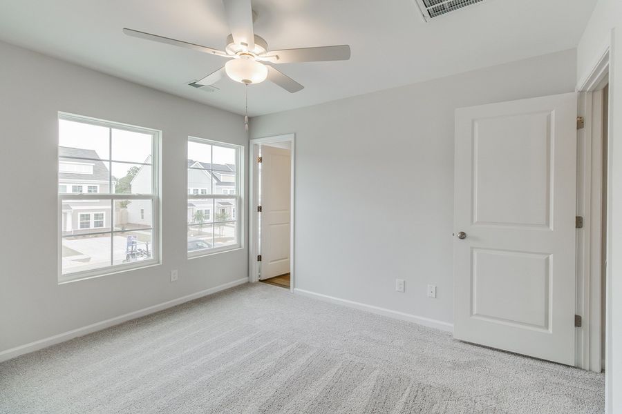 Spacious, unfurnished interior of a new home in Astoria, Columbia (Image 24).