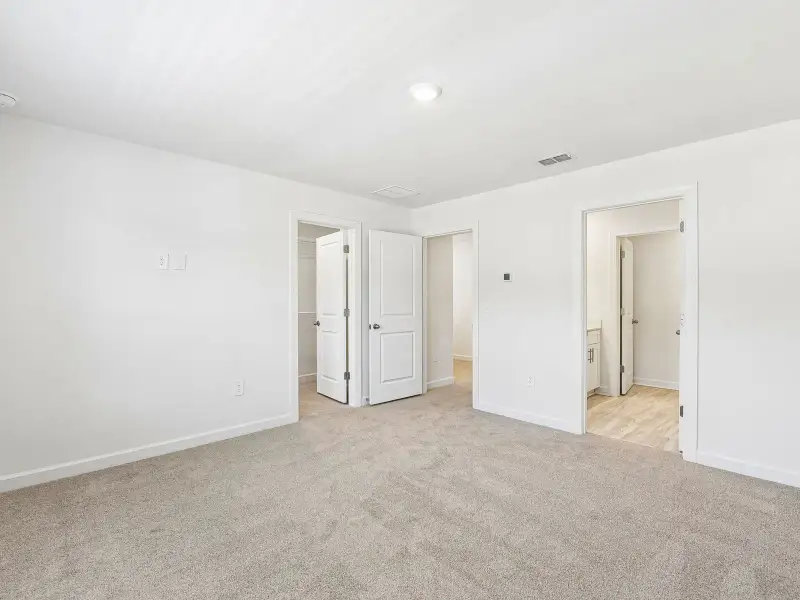 Spacious, unfurnished interior of a new home in Avalon, Gastonia (Image 9). Spacious, unfurnished interior of a new home in Avalon, Gastonia (Image 9).