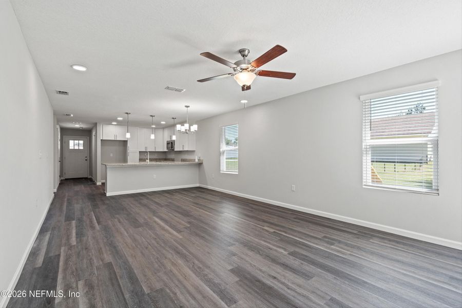 Spacious, unfurnished interior of a new home in , Jacksonville (Image 17).