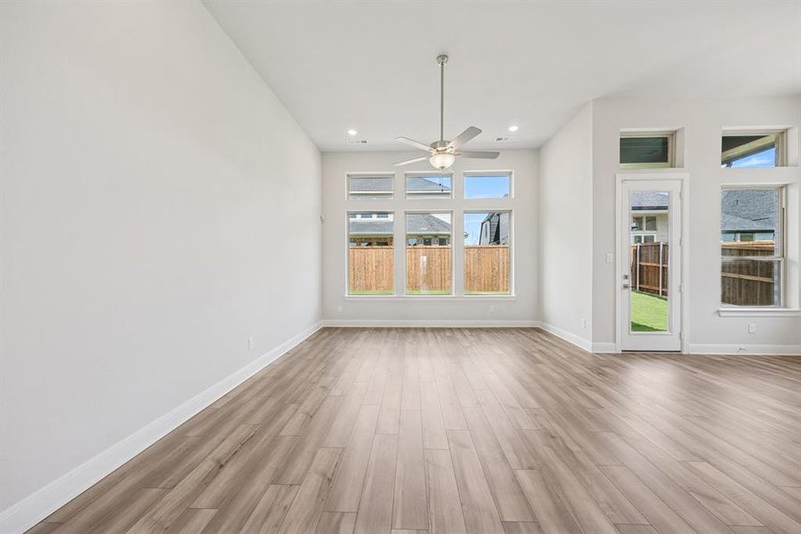 Spacious, unfurnished interior of a new home in Sandbrock Ranch, Aubrey (Image 27). Spacious, unfurnished interior of a new home in Sandbrock Ranch, Aubrey (Image 27).