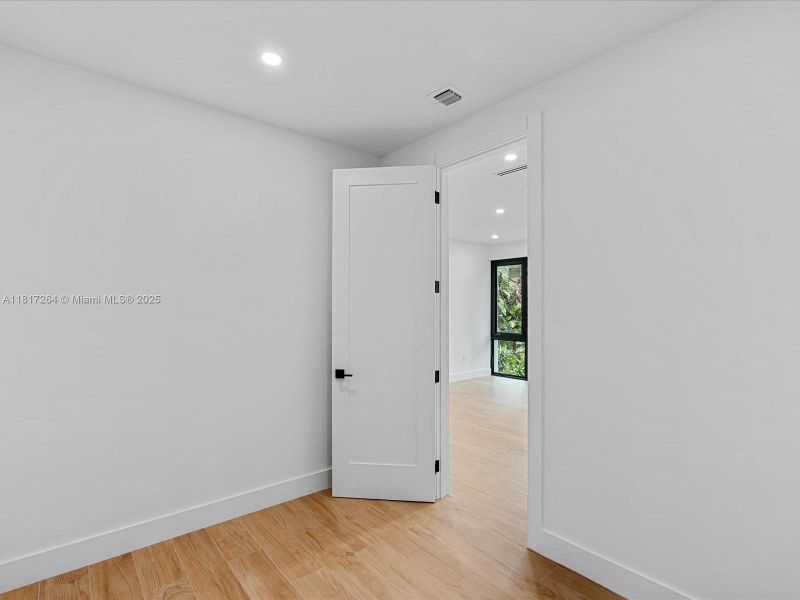 Spacious, unfurnished interior of a new home in , Miami (Image 23).