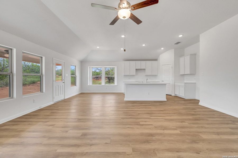 Spacious, unfurnished interior of a new home in Chaparral Ranch, Floresville (Image 24).