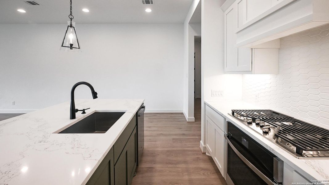 Image 21 of a home in Veramendi 60'. Image 21 of a home in Veramendi 60'.