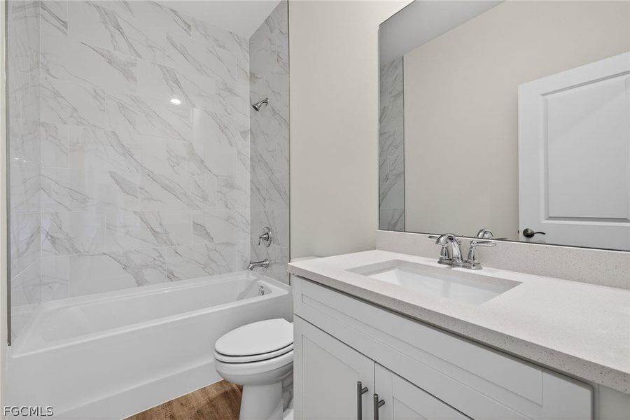 Furnished interior view inside a new home in Cape Coral, Cape Coral (Image 7).