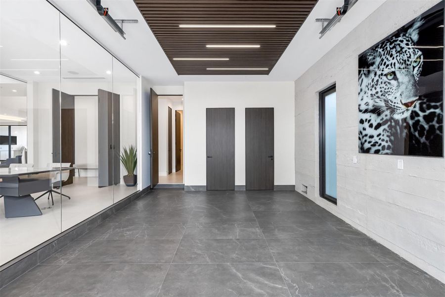 Spacious, unfurnished interior of a new home in , Fort Lauderdale (Image 17).