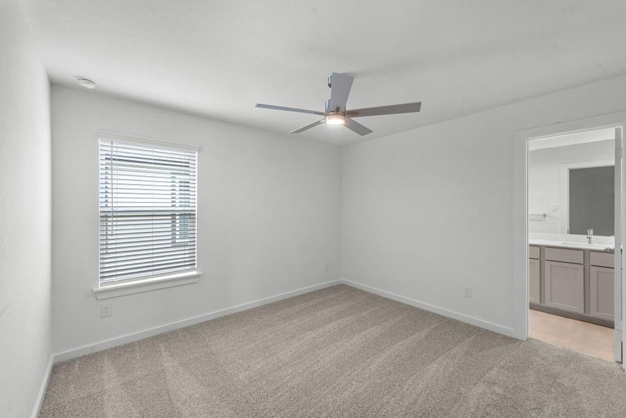 Spacious, unfurnished interior of a new home in Grand Mason Crossing, Katy (Image 20).