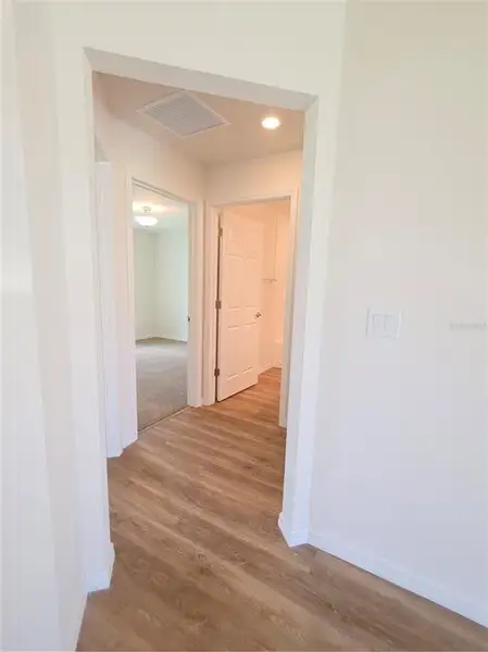 Spacious, unfurnished interior of a new home in , Citrus Springs (Image 13).