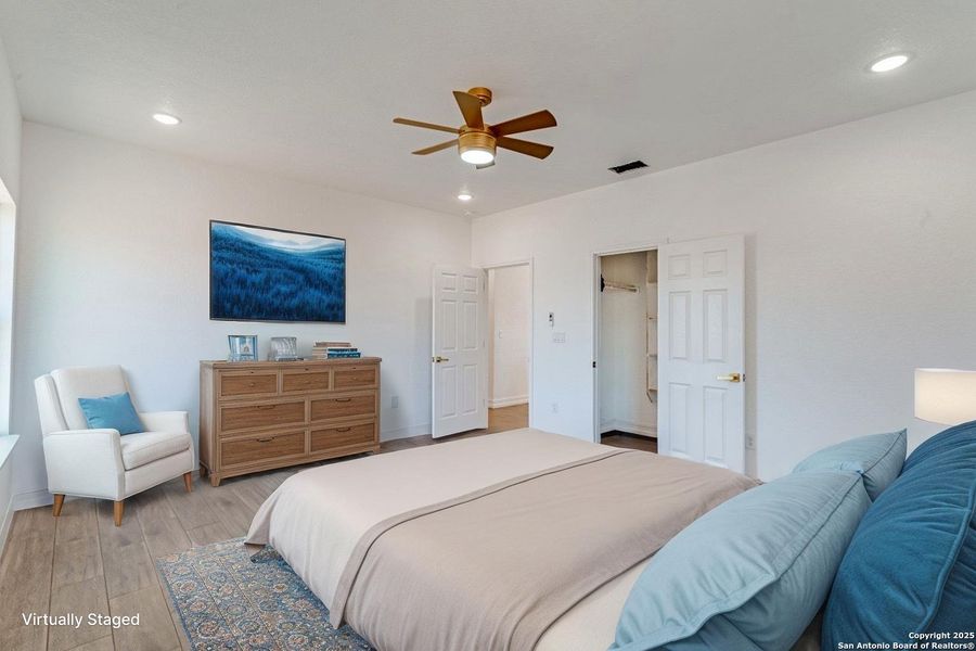 Furnished interior view inside a new home in , Floresville (Image 7).