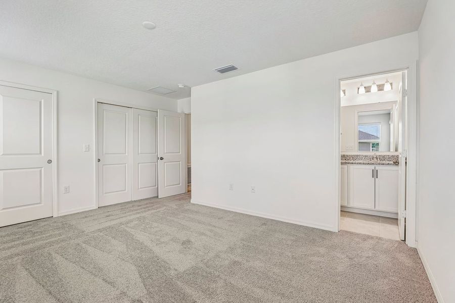 Spacious, unfurnished interior of a new home in Reserve at Forest Lake Townhomes, Lake Wales (Image 16).