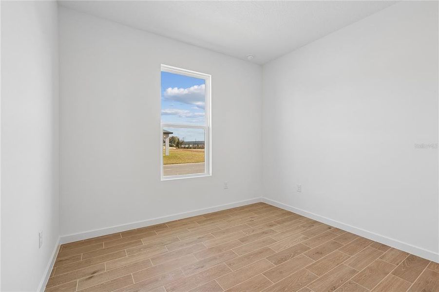 Spacious, unfurnished interior of a new home in Sabana Reserve, Ocala (Image 8).