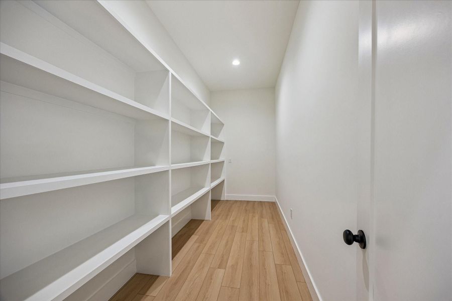 Spacious, unfurnished interior of a new home in , Santa Fe (Image 28).