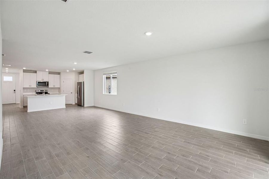 Spacious, unfurnished interior of a new home in Two Rivers - Classic Series, Zephyrhills (Image 15).