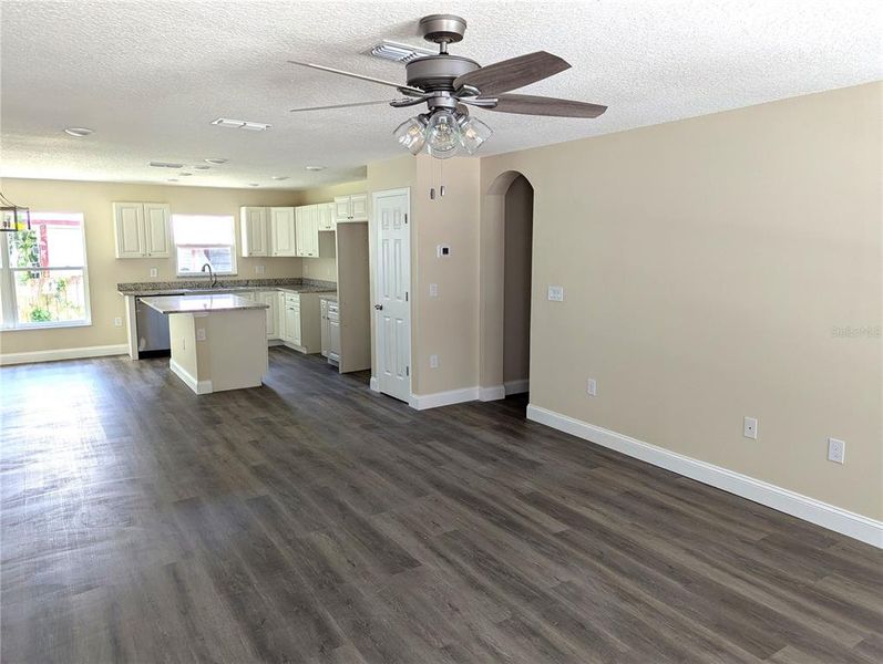 Spacious, unfurnished interior of a new home in , Mulberry (Image 18).