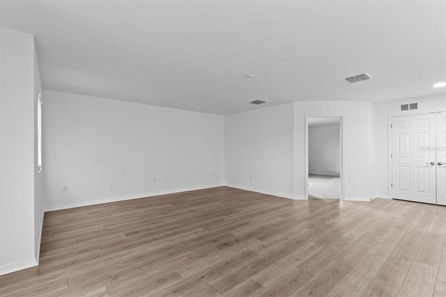 Spacious, unfurnished interior of a new home in , Tampa (Image 20).