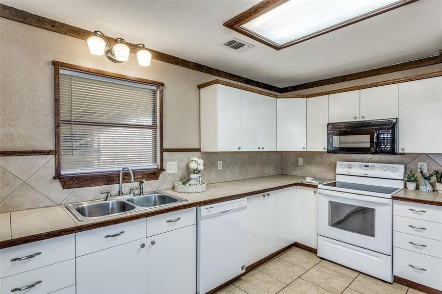 Furnished interior view inside a new home in , Azle (Image 8).