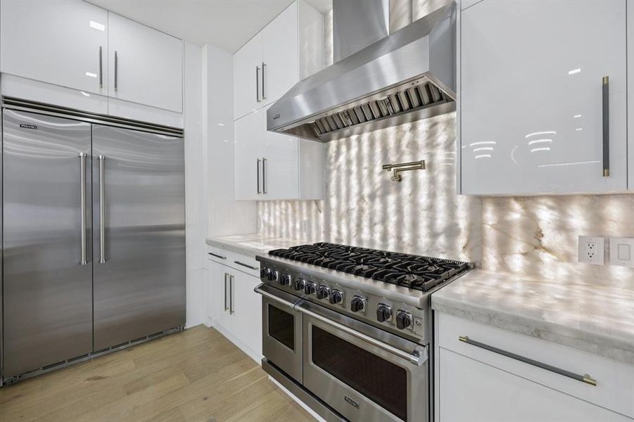 Furnished interior view inside a new home in , Dallas (Image 17).