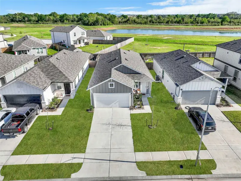 Located in the welcoming Bauer Landing community, residents enjoy beautiful green spaces, walking trails, and a stunning central park, all just minutes from Highway 290, shopping, dining, and great schools.
