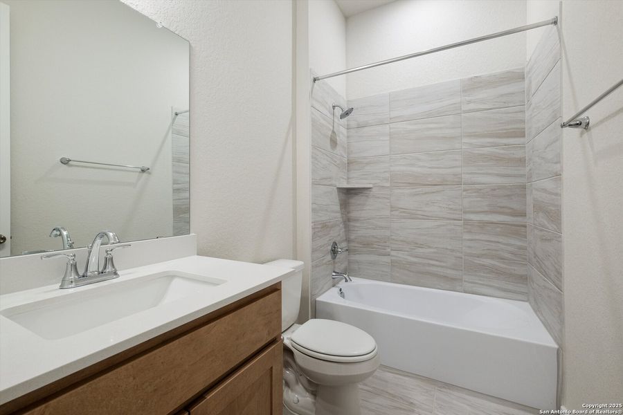 Furnished interior view inside a new home in Meyer Ranch, New Braunfels (Image 5). Furnished interior view inside a new home in Meyer Ranch, New Braunfels (Image 5).