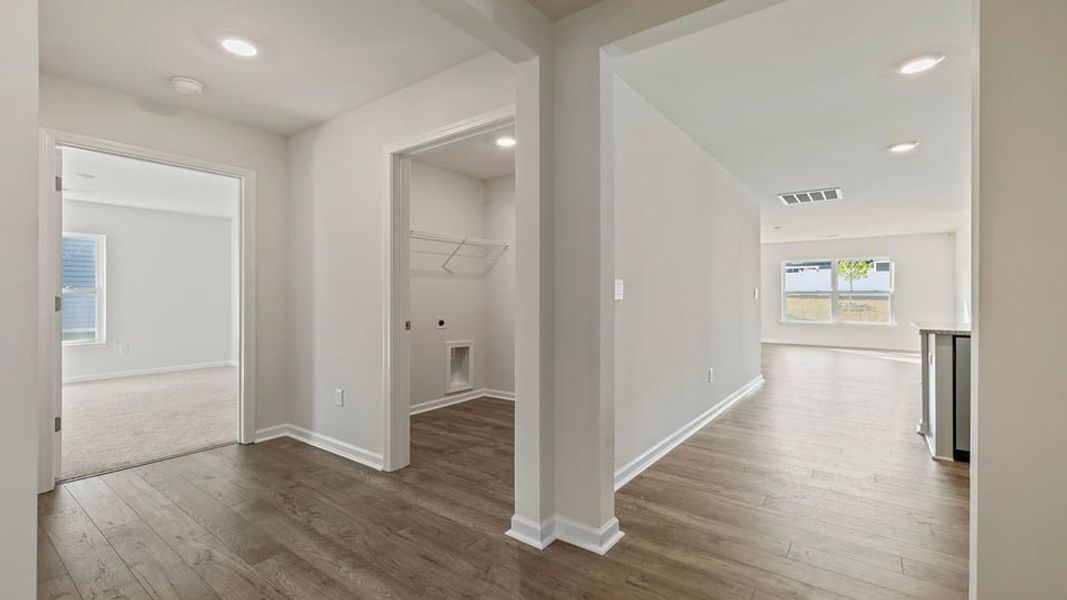 Spacious, unfurnished interior of a new home in Cedar Gap, Fountain Inn (Image 14).