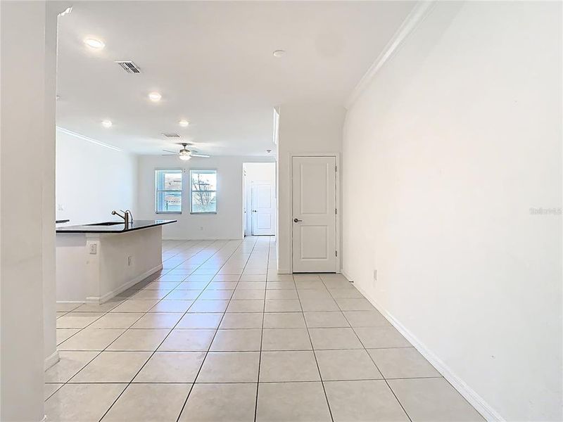 Spacious, unfurnished interior of a new home in , Wesley Chapel (Image 34).