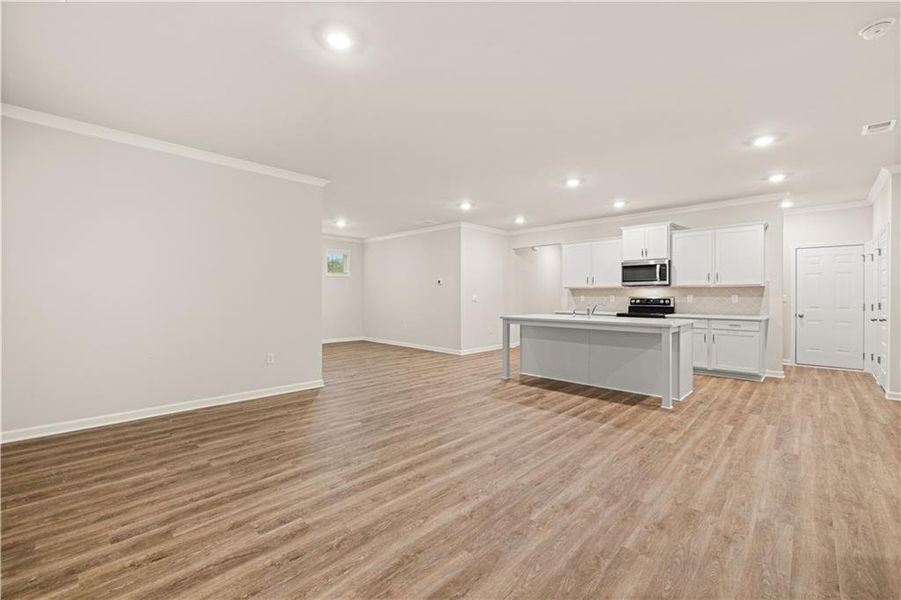 Spacious, unfurnished interior of a new home in Kingston Ranch at Lake Oconee, Buckhead (Image 26). Spacious, unfurnished interior of a new home in Kingston Ranch at Lake Oconee, Buckhead (Image 26).