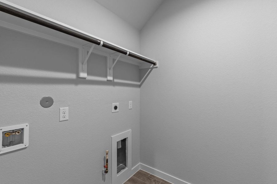 Spacious, unfurnished interior of a new home in Barton Creek Ranch, Conroe (Image 21). Spacious, unfurnished interior of a new home in Barton Creek Ranch, Conroe (Image 21).