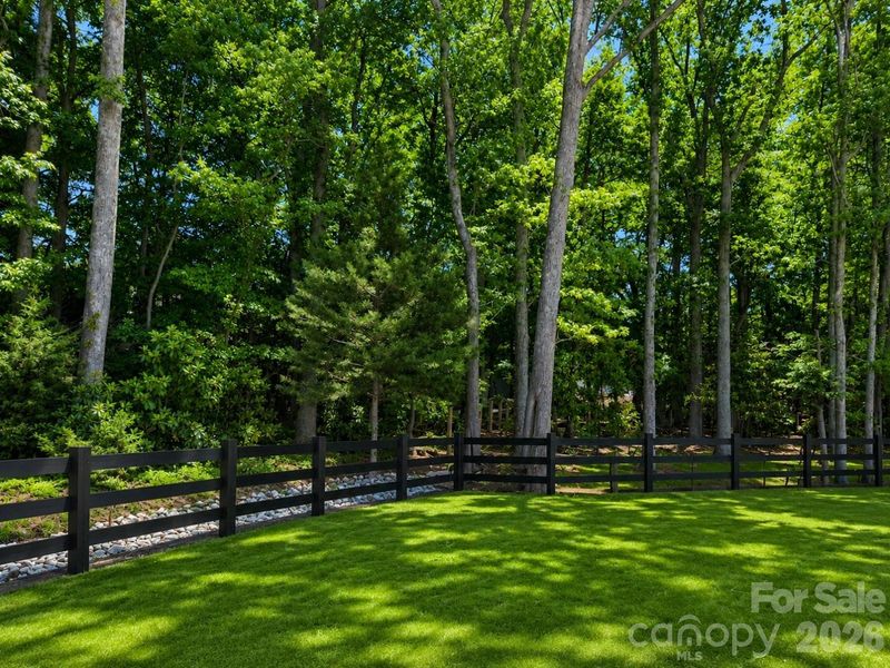 Natural landscape and outdoor views near in Matthews (Image 5). Natural landscape and outdoor views near in Matthews (Image 5).
