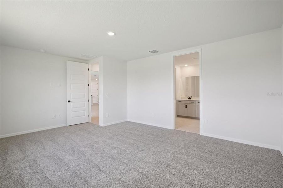 Spacious, unfurnished interior of a new home in Two Rivers - Signature Series, Zephyrhills (Image 31).