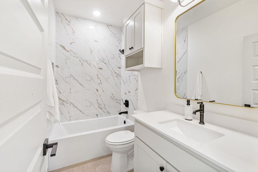 Furnished interior view inside a new home in , Bryan (Image 17).