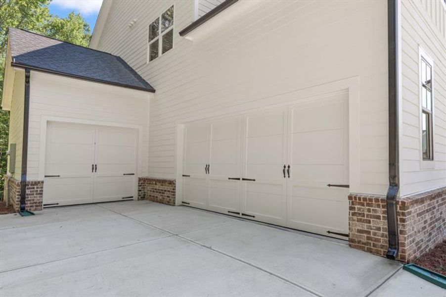 Exterior details and patio area of a home in White Post on Lake Lanier, Gainesville (Image 3). Exterior details and patio area of a home in White Post on Lake Lanier, Gainesville (Image 3).