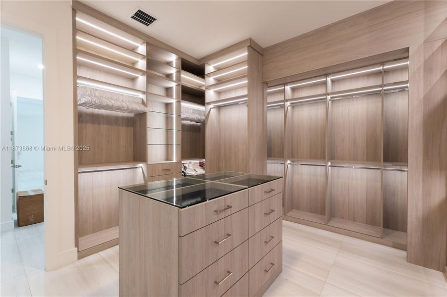 Furnished interior view inside a new home in , Homestead (Image 16).