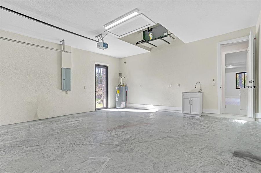 Spacious, unfurnished interior of a new home in , North Port (Image 47). Spacious, unfurnished interior of a new home in , North Port (Image 47).