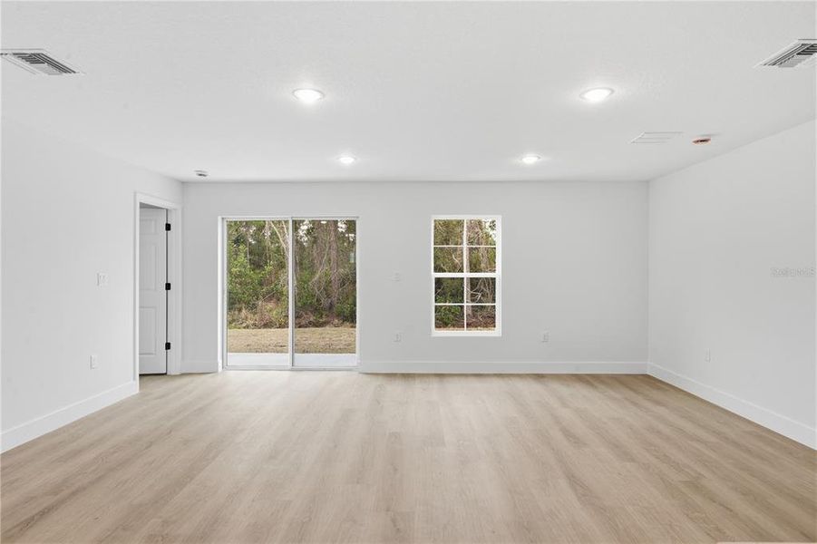 Spacious, unfurnished interior of a new home in , Sebring (Image 21).