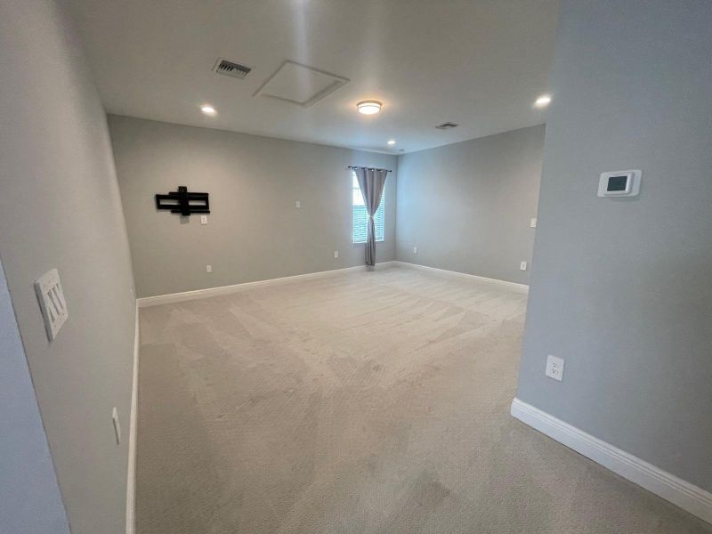 Spacious, unfurnished interior of a new home in , Naples (Image 12).