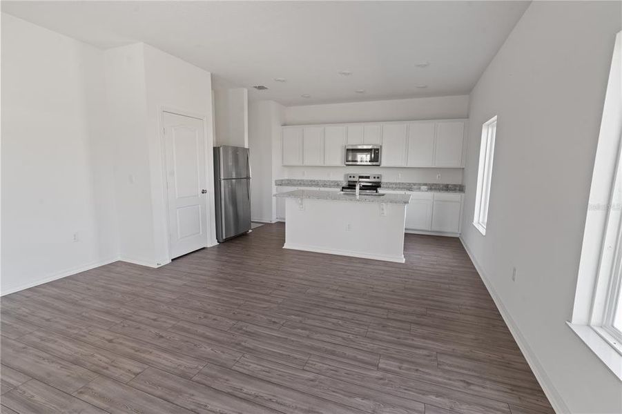 Spacious, unfurnished interior of a new home in Peach Crossings, Winter Haven (Image 9).