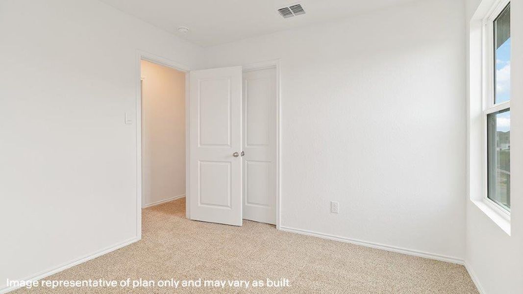 Spacious, unfurnished interior of a new home in Blue Ridge Ranch, San Antonio (Image 27).