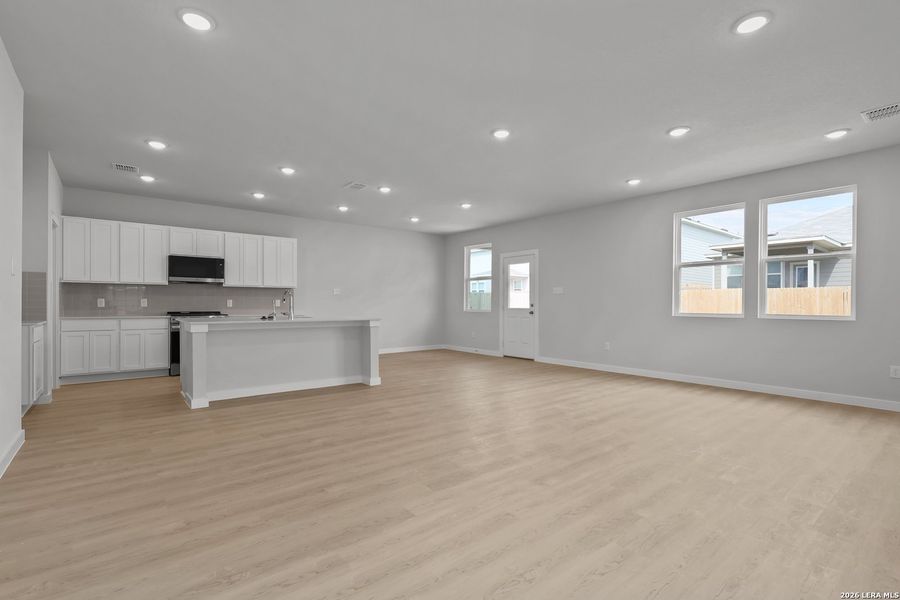 Spacious, unfurnished interior of a new home in Park Place, New Braunfels (Image 26).