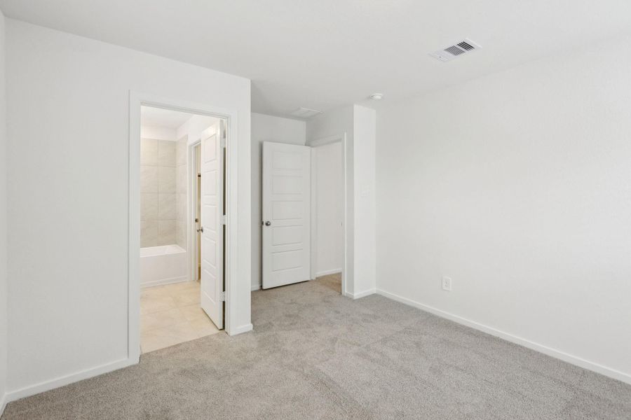 Spacious, unfurnished interior of a new home in Southwinds, Baytown (Image 41). Spacious, unfurnished interior of a new home in Southwinds, Baytown (Image 41).