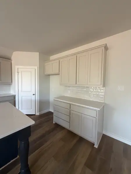 Furnished interior view inside a new home in Trail Creek, Cleburne (Image 4).