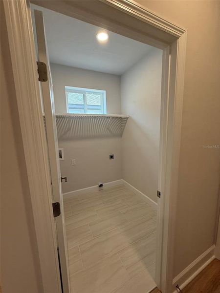 Spacious, unfurnished interior of a new home in Lugano, Gainesville (Image 18).