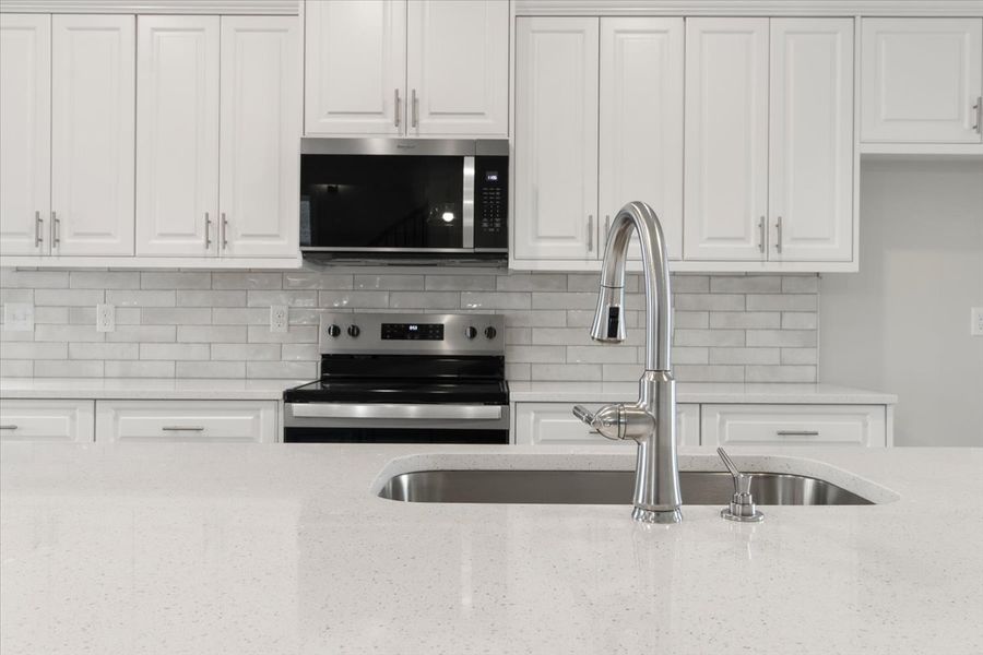 Kitchen Island | 6244 Canterbury Farms Pkwy by Ivey Homes