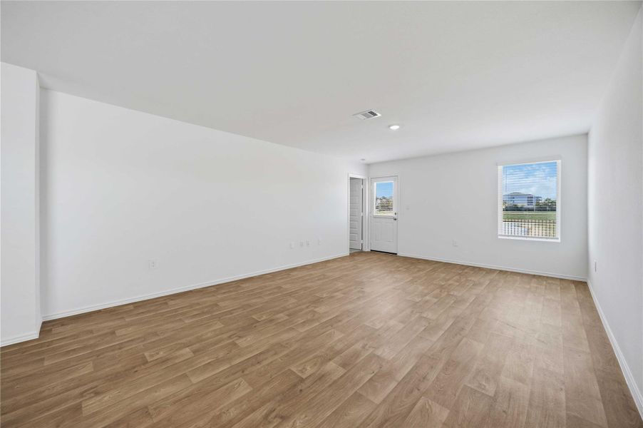 Spacious, unfurnished interior of a new home in Garver Heights, Houston (Image 14).