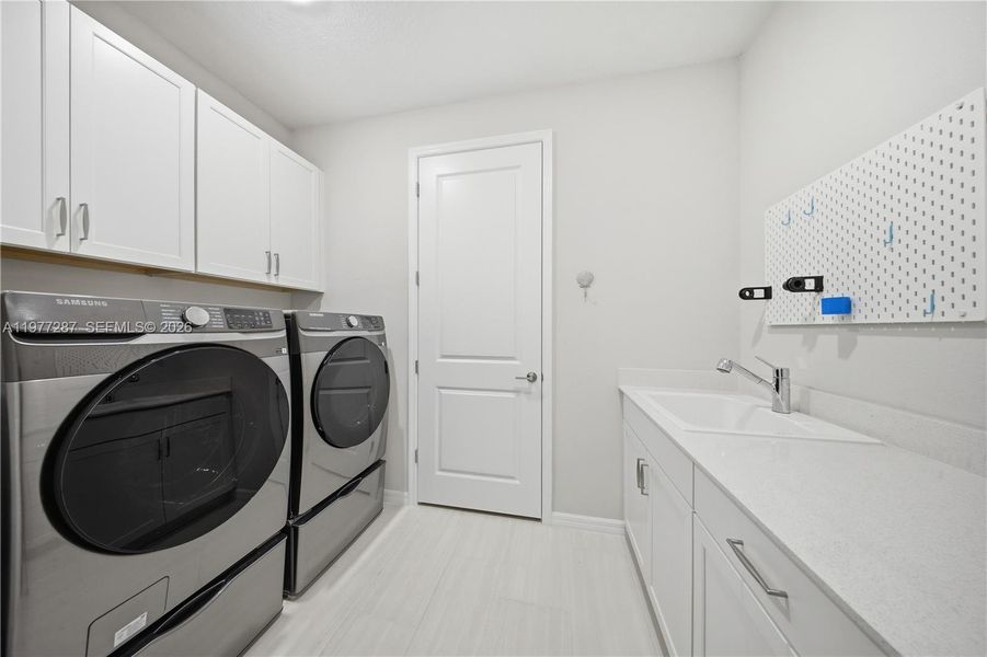 Furnished interior view inside a new home in Del Webb Minneola, Minneola (Image 19).
