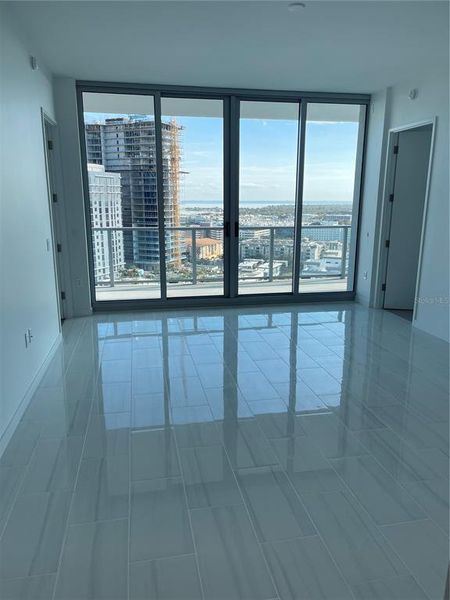 Spacious, unfurnished interior of a new home in , St. Petersburg (Image 23).